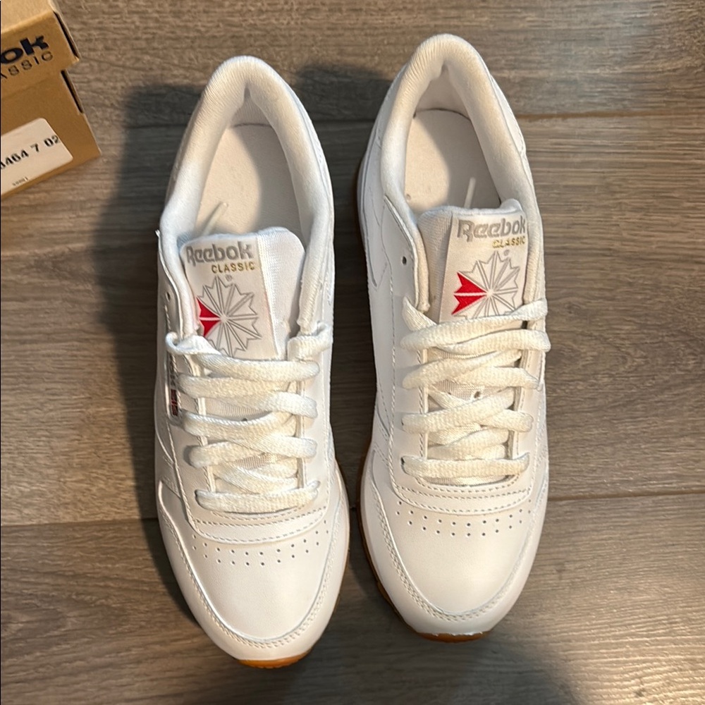 Reebok Classic Leathers with Gum Sole - Picture 2 of 8